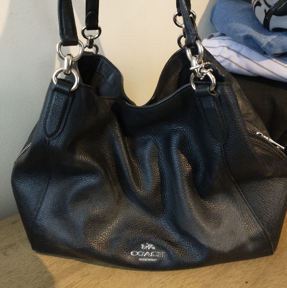 GORGEOUS Auth Coach F80268 Hallie Polished Black Pebbled Leather Shoulder Bag